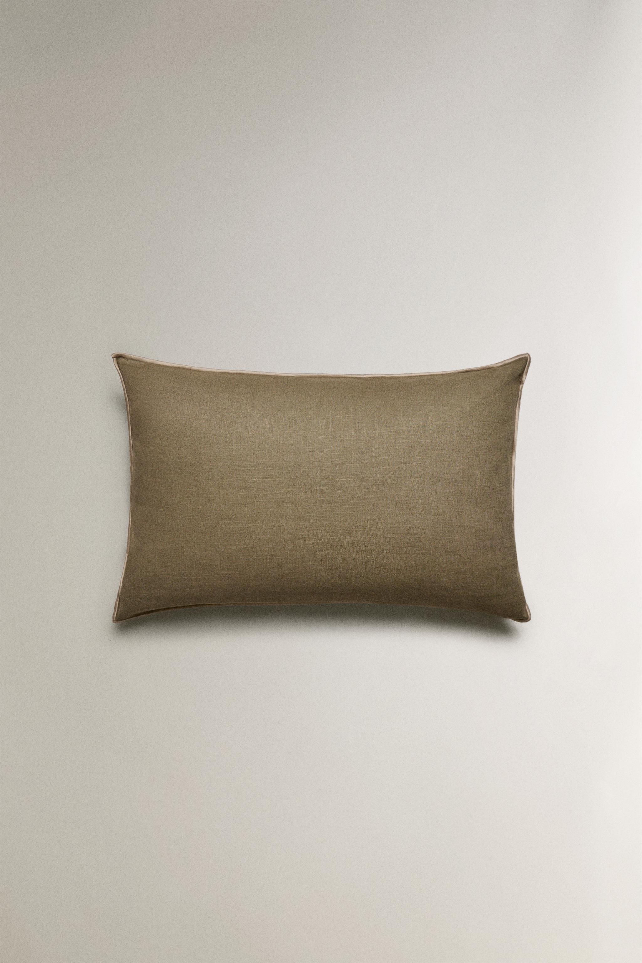 LINEN CUSHION COVER WITH OVERLOCK